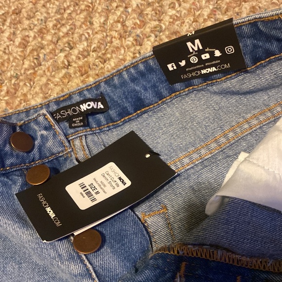 Fashion Nova, size 5, denim short - Picture 3 of 3